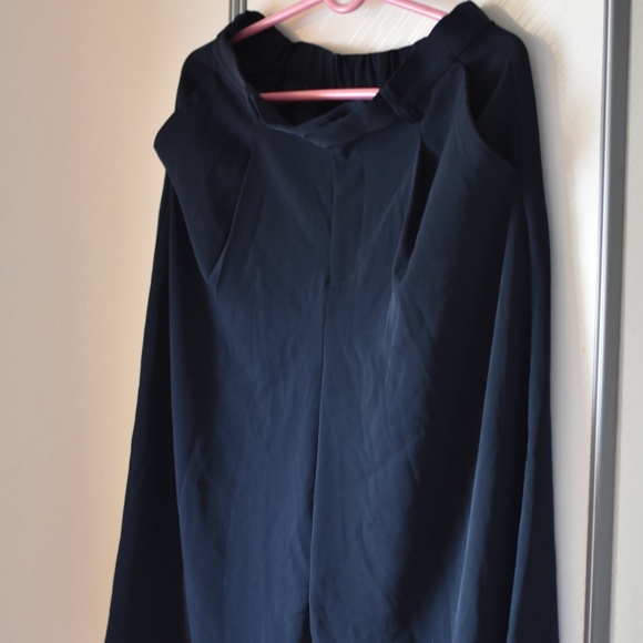 Uniqlo Pants - Navy Uniqlo Culotte Trousers Uniqlo Pants - Navy Uniqlo Culotte Trousers